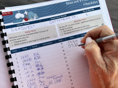 <h3>Boat not used for 24 hours</h3><ul><li><p>Close the gluebox.</p></li><li><p>Mark this against the dates in the record book.</p></li></ul><p></p>