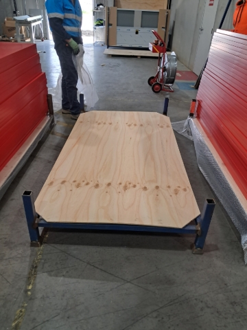 <p>Place a sheet of 9m ply wood on top of the stillage as a base to protect the product.</p>