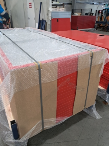 <p>Strap the product length ways.</p><p>Make sure to use smaller cardboard corners to ensure the strap doesn't damage the product.</p><p>Make sure the strap is firm but not overly tight as it will bend and dent the door.</p>