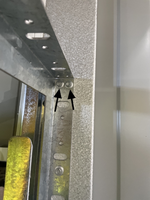 <p>Place another two screws to the top two holes.</p><p></p><p>Screw Hex 12-14-20 Metal C3</p><p>SCHEX121420C3MTL</p>