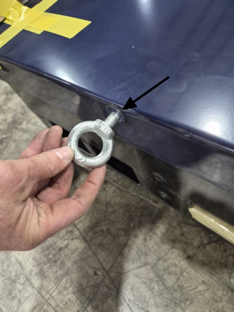<p>Attach the 4 eye bolts to the roof of the container.</p>