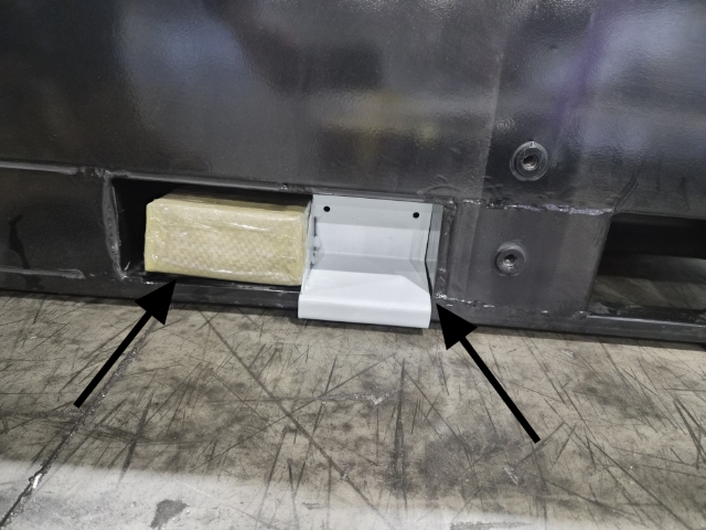 <p>Remove the corner posts and the metal bracket, there will be two of these.</p><p></p>