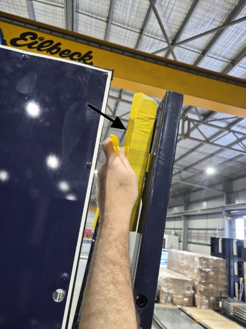 <p>Remove the protective packaging from the back wall.</p>