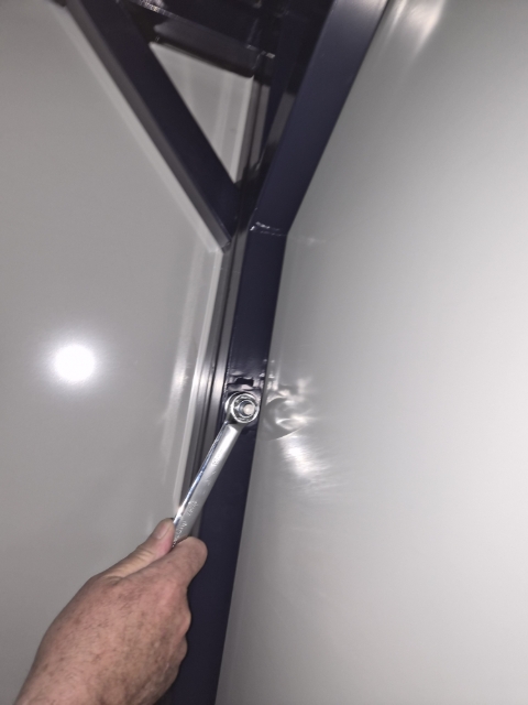<p>Using the rattle gun and spanner tighten all the bolts that attach the corners to the container, repeat for all corners.</p>