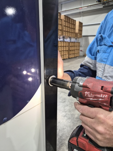 <p>Using the rattle gun and spanner, tighten all the bolts that attach the corners to the container, repeat for all corners.</p>