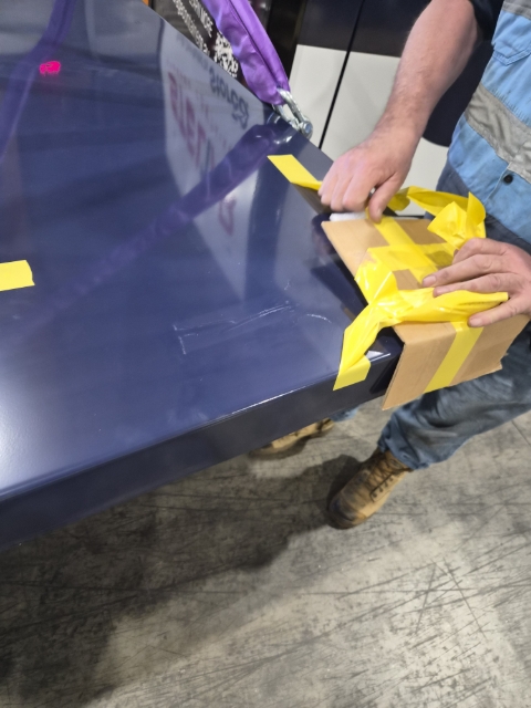 <p>Remove all protective packaging from underneath and on top of the roof.</p>