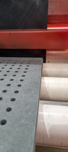 <p><span>Ensure panel and runner are both lined up. Feed IAT down between Silver Roller and Red bar.</span></p><p><span style="line-height: 1.4;">Brake is “Off”</span></p>
