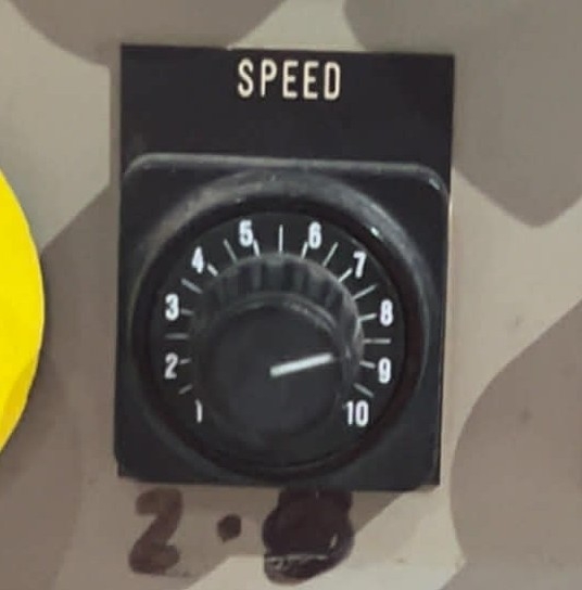 <p><span>Set speed on dial to 8 while machine heats up.</span></p><p><span style="line-height: 1.4;">Also when not in use</span></p>