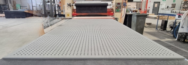 <p><span style="line-height: 1.4;">Load board face down onto carpeted board</span></p>