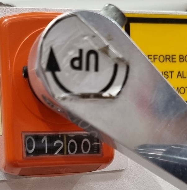 <p><span style="line-height: 1.4;">Set Crush wheels to “Exact” material height.</span></p>