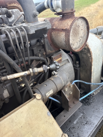 <p>Throttle up (anticlockwise) or down (clockwise) accordingly and tighten friction ring.</p>