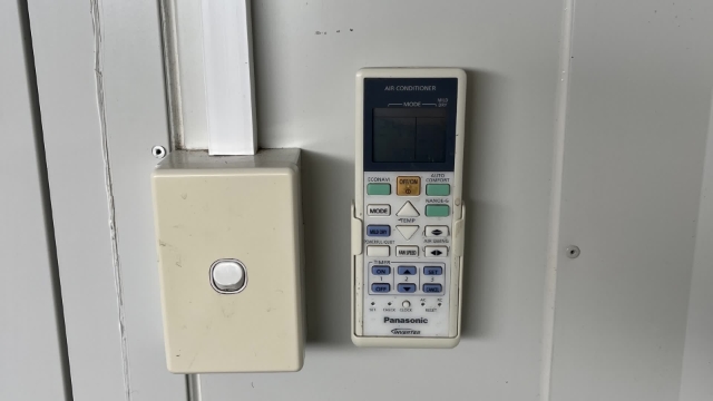<p>Switch off heat pump and lights before leaving.</p>