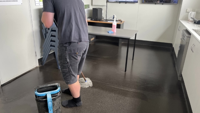 <p>Mop the using with water and 2% aceptol solution.</p>