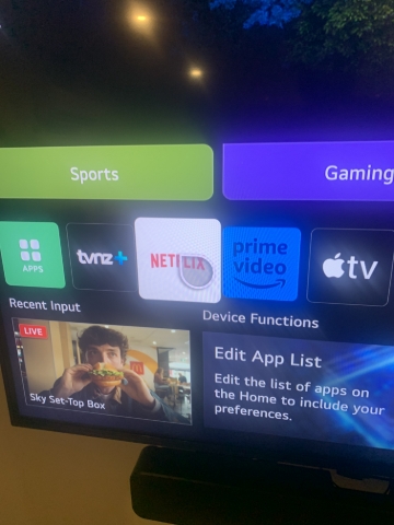 <p>Put the pointer on Netflix </p>