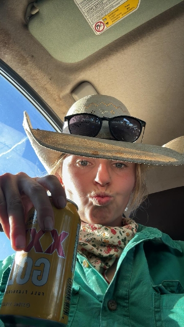 <p>beer with porky</p>