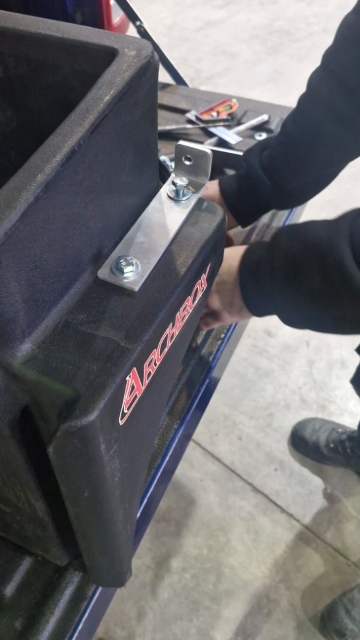 <p>Fit the bracket to the arch box where you have drilled the marked holes with an 8.5 drill bit.</p><p>Fit using M8 x 25 hex head and flat head washers.</p>