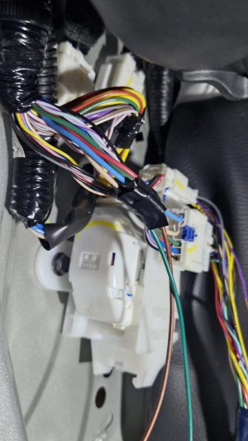 <p>Solder Green to Brown and Brown to Blue for central locking. Ensure to wrap all exposed wires in electrical tape.</p>