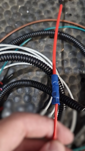 <p>Crimp the fuse blade holder to the red wire on the Camco in-cab loom.</p>