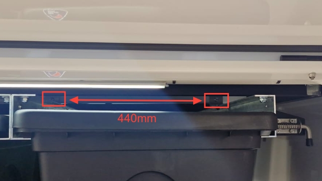 <p>440mm from first bracket to second bracket.</p>