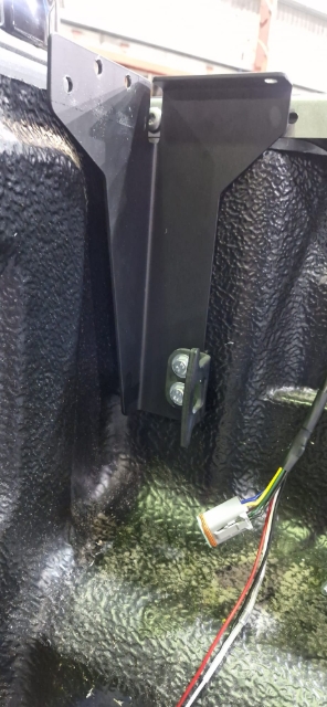 <p>Remove the front tie-down points and install the front bracket (CP111187/88), and reinstall the tie-down point with it.</p>