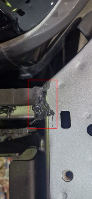 <p>Urethane the corners of the front of the wellside.</p>