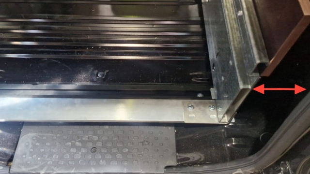 <p>Ensure the split drawer is square.</p>