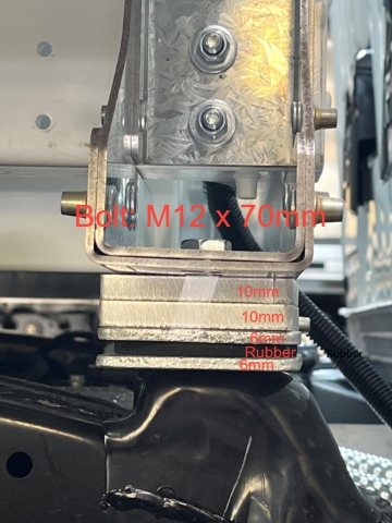 <p>Toyota Hilux DC Front</p><p>Distance to the front of chassis: 49mm</p><p>Bolt Hole: Third from the outside</p><p></p>