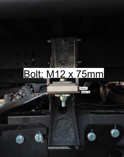 <p>Toyota Hilux DC Back</p><p>Distance to the front of the chassis: 1403.9mm</p><p>Bolt hole: Third outside hole</p>