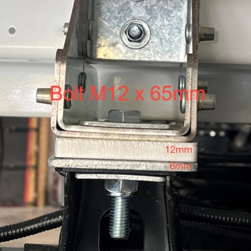<p>Toyota Hilux DC Back</p><p>Distance to the front of the chassis: 1284mm</p><p>Bolt hole: Most outside hole</p>