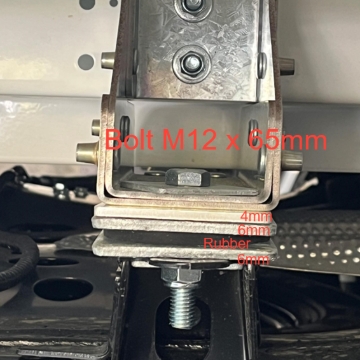 <p>Toyota Hilux DC Middle</p><p>Distance to the front of the chassis: 863mm</p><p>Bolt Hole: Most Outside hole.</p>