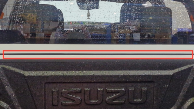 <p>Apply the rubber foam across the front, over the wellside.</p>