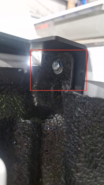 <p>Install the front bracket onto the wellside in the position shown.</p><p></p>