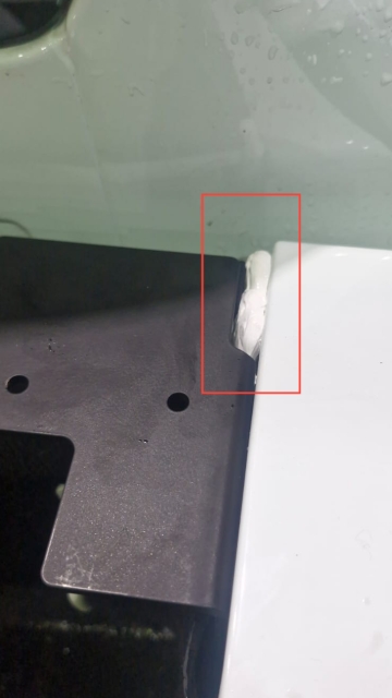 <p>Urethane the front corners of the wellside.</p>