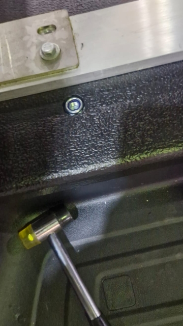 <p>Insert 4x M10 heavy washers and 4x M12 nyloc nuts into the liner.</p>