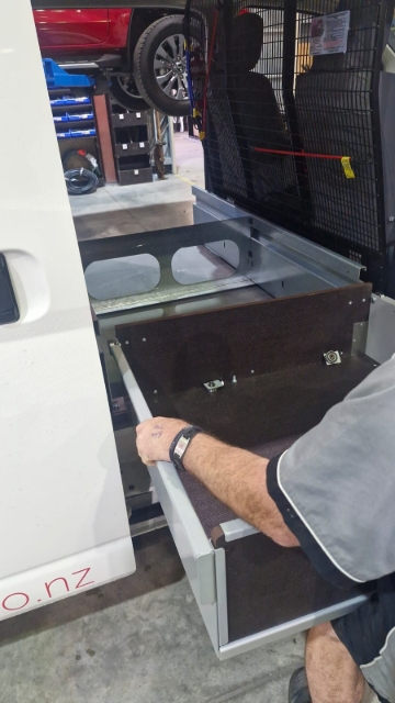 <p>Insert the split drawers back into the carcass.</p>