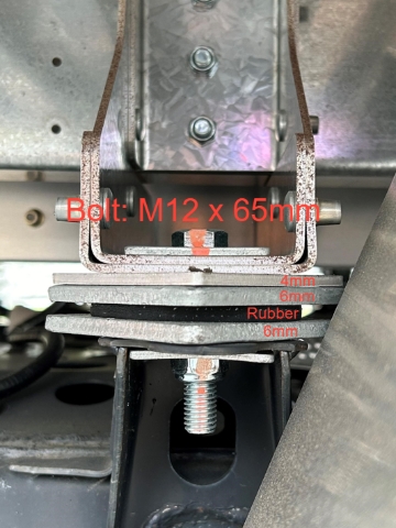 <p>Toyota Hilux EC Middle</p><p>Distance to the front of the chassis: 1181.9mm</p><p>Bolt hole: First hole from outside</p><p></p>