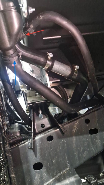 <p>Red Arrow - run the ad blue breather from the ad blue filler to the tank. Use the factory hose clamps.</p><p></p><p>Blue Arrow - run the ad blue filler to the tank. Use factory hose clamps</p>