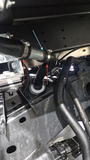 <p>Blue Arrow - Cut the 45-degree hose (RS108483) as shown.</p><p></p><p>Red Arrow - Fit the steel hose to the fuel filler hose to both 45-degree hoses (RS108483. Use hose clamps to tighten (FS103076).</p>