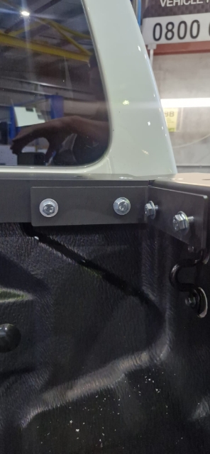 <p>Fit the corner brackets (CP107167) to the front of the wellside using:</p><p>WASHER, FLAT, M8, x8<br>NUT, HEX, NYLOC, M8, x8</p><p>Bolt Hex HD, M8x25, x8</p>