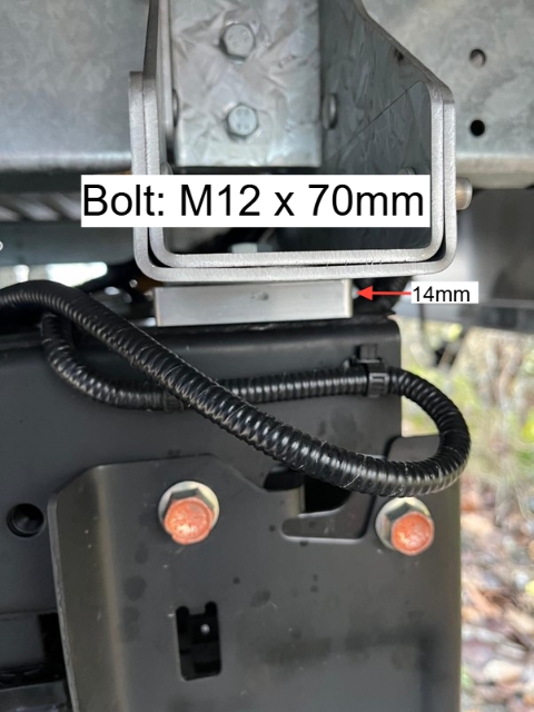 <p>Triton/Navara SC Fourth from front</p><p>Distance to the front of the chassis: 2086.1mm</p><p>Bolt Hole: Third hole from Outside</p>