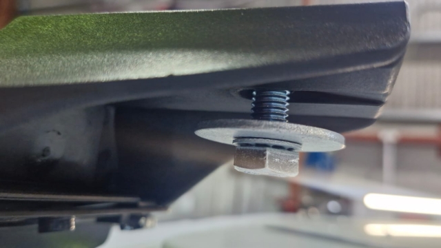 <p>Insert an M8 x 35 bolt with an M8 penny washer.</p>