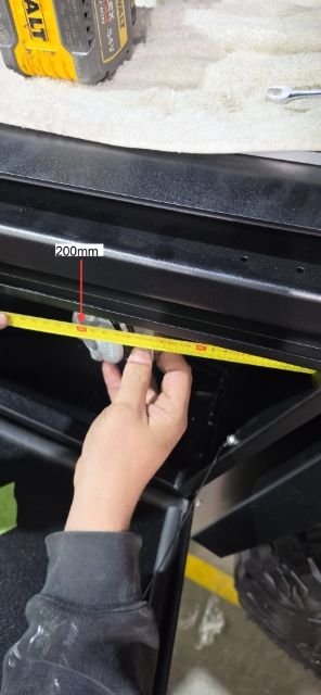 <p>Fit the fuel filler 200mm from the front top corner of the UD toolbox.</p>