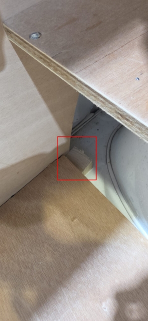 <p>Fit the wedge to the front right of the ply floor.</p>