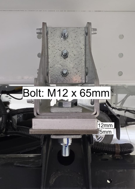 <p>Toyota Hilux SC Back</p><p>Distance to the front of chassis: 2098.9</p><p>Bolt Hole: First hole from outside</p><p></p>
