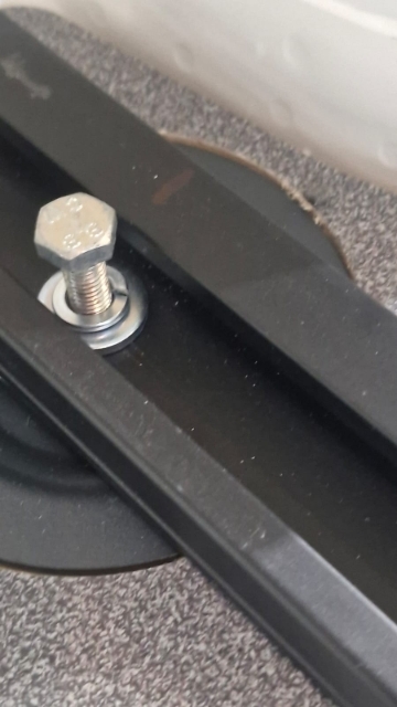 <p>Fit the low-profile bar to the ground using an M8 x 35mm hex head bolt with an M8 spring washer and an M8 flat head washer.</p><p>X4</p>