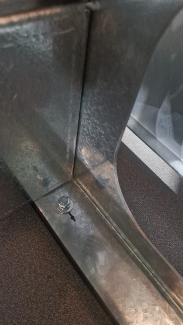 <p>Insert an M8 x 30mm hex head bolt with an M8 spring washer and a flat head washer.</p>