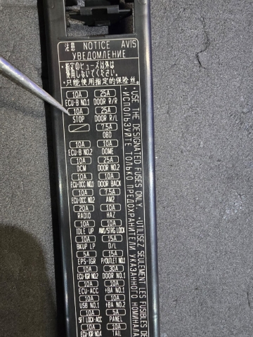 <p>Where to insert the fuse blade holder.</p>