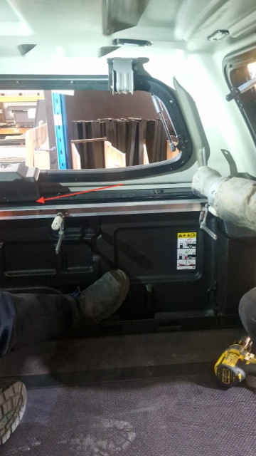 <p>Clamp the L-angled alloy to the wellside.</p><p>Ensure it leaves room for the false floor to slide in between the <strong><em>RED ARROW.</em></strong></p>