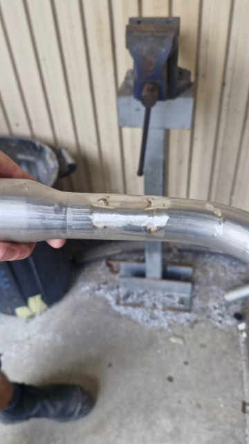 <p>Ensure the fuel filler looks neat and tidy once the tabs have been cut.</p>