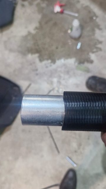 <p>Fit a straight steel pipe into the cut 45 degree hose (CP107624).</p>